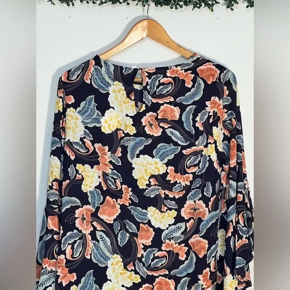 Rose & Olive Bohemian Navy Floral Bell Sleeve Blouse Small - Picture 6 of 12